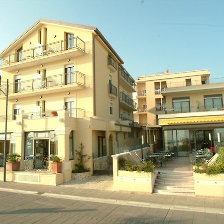Hotel Bridge بيلاريا-إيجيا مارينا المظهر الخارجي الصورة