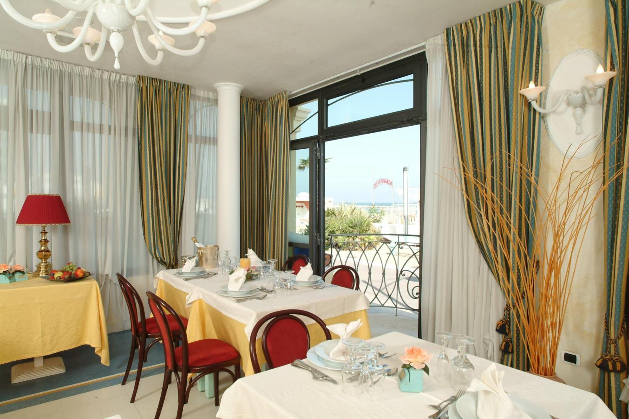 Hotel Bridge بيلاريا-إيجيا مارينا المظهر الخارجي الصورة