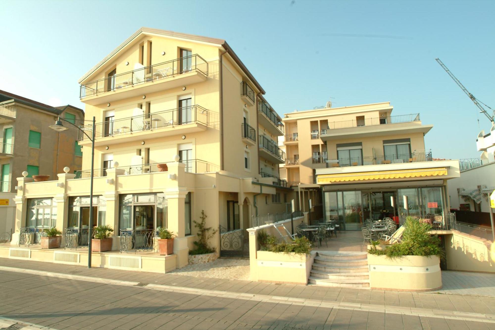 Hotel Bridge بيلاريا-إيجيا مارينا المظهر الخارجي الصورة