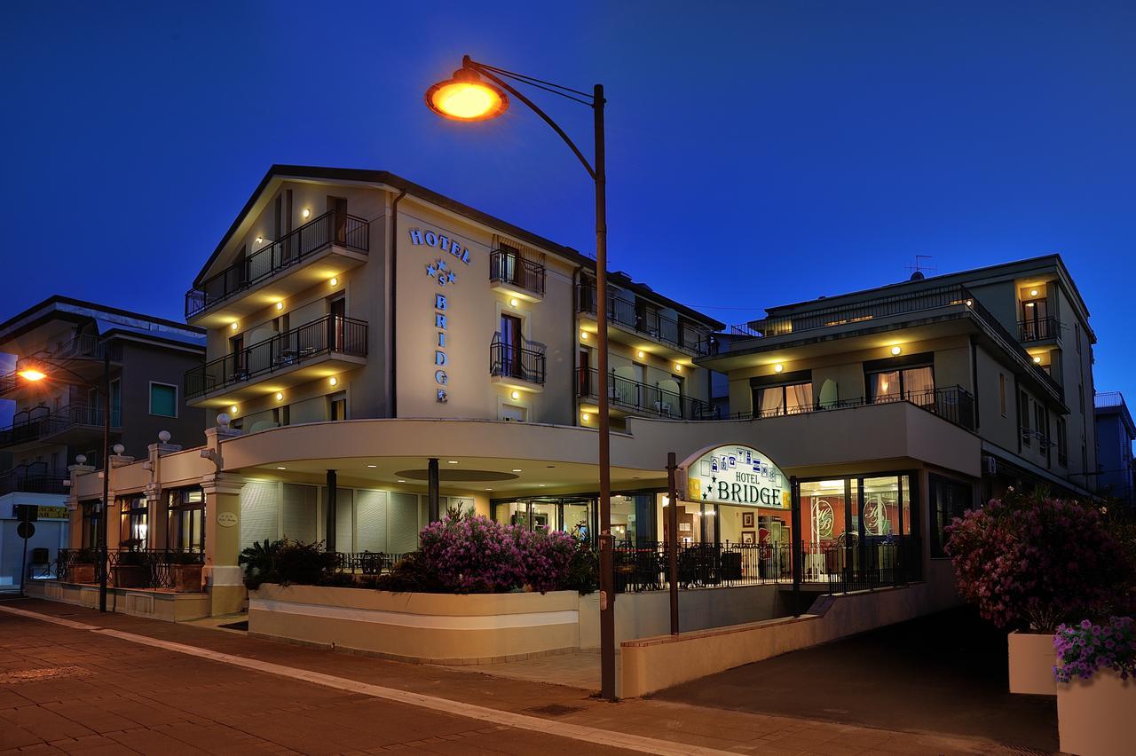 Hotel Bridge بيلاريا-إيجيا مارينا المظهر الخارجي الصورة