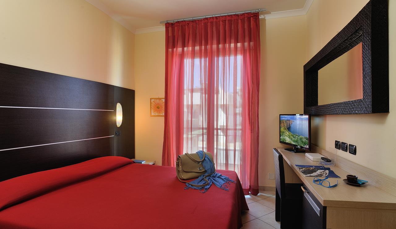 Hotel Bridge بيلاريا-إيجيا مارينا المظهر الخارجي الصورة