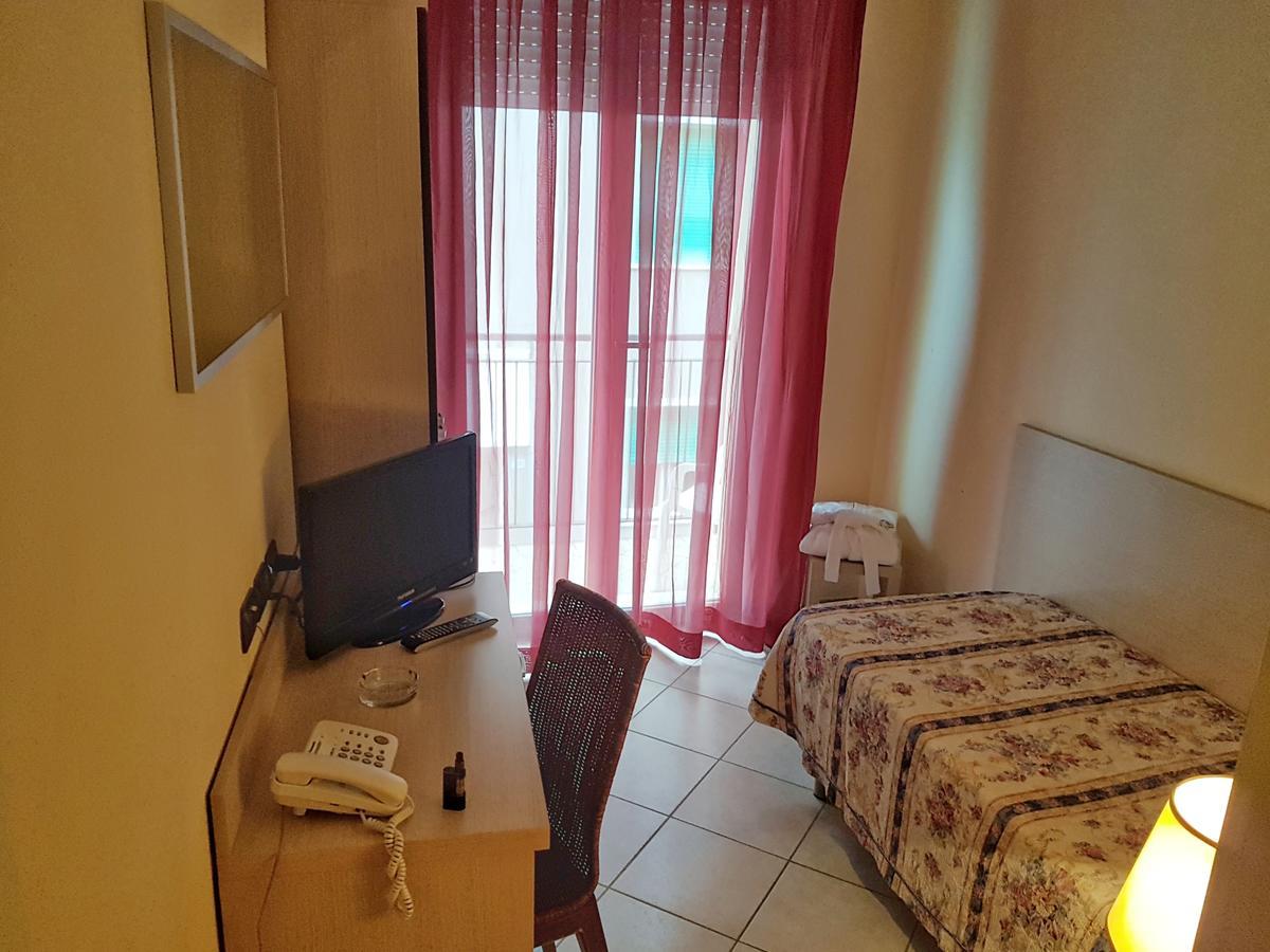 Hotel Bridge بيلاريا-إيجيا مارينا المظهر الخارجي الصورة