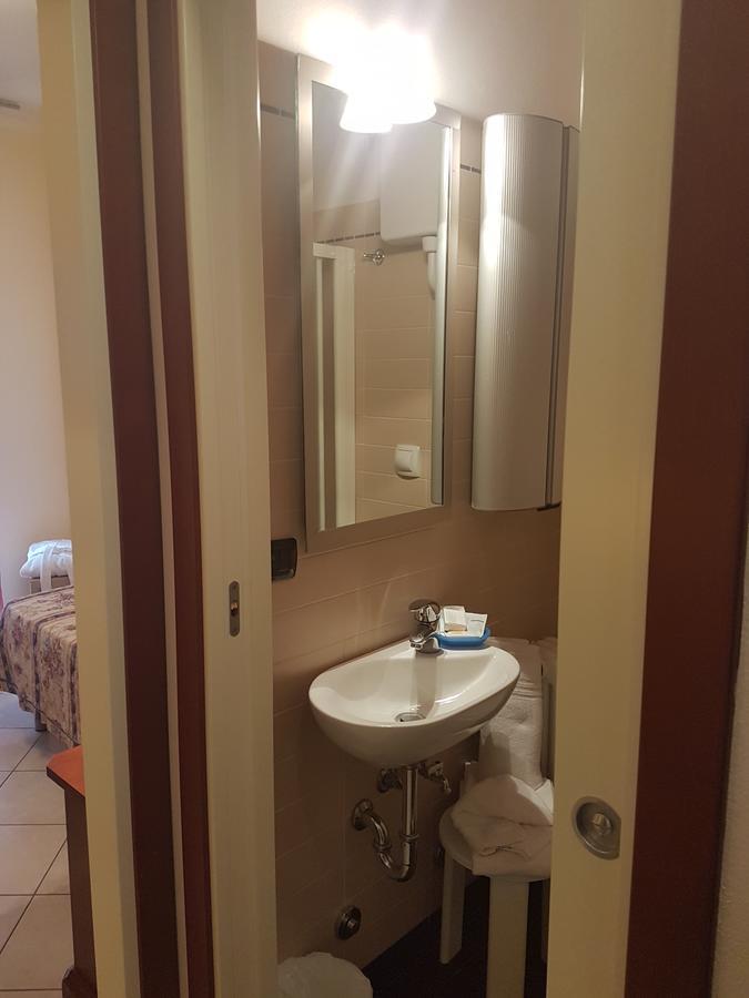 Hotel Bridge بيلاريا-إيجيا مارينا المظهر الخارجي الصورة